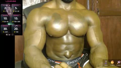 Snapshot of musclegodsammy23 chatting on 09.26.25 musclegod23 online show from 09.26.25
