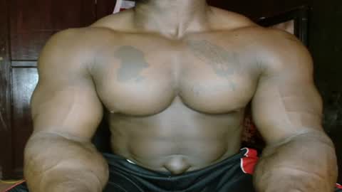 Snapshot of musclegodsammy23 chatting on 07.14.26 musclegod23 online show from 07.14.26