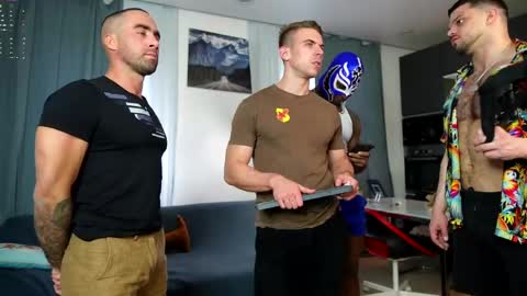 Snapshot of muscularfriend chatting on 05.10.26 Ivan online show from 05.10.26