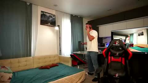 Snapshot of muscularfriend chatting on 06.24.26 Ivan online show from 06.24.26