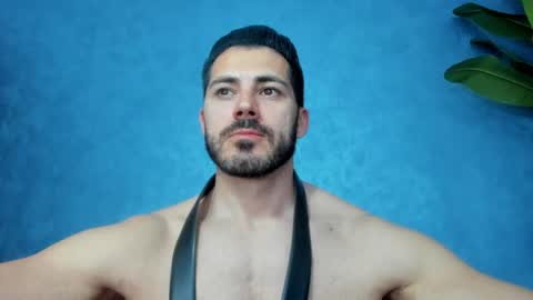 Snapshot of muscularmaster chatting on 04.25.26 muscularmaster onlyfans online show from 04.25.26