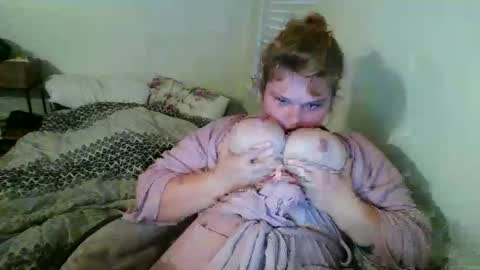 Snapshot of mushymummy000 chatting on 10.15.25 mushymummy000 online show from 10.15.25