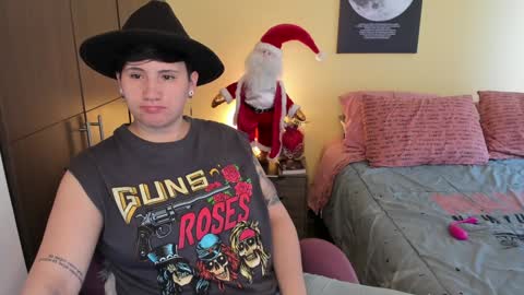 Snapshot of musicayluna chatting on 12.21.24 VALENTINA Luna online show from 12.21.24