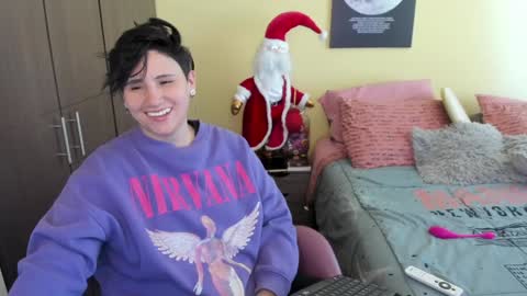 Snapshot of musicayluna chatting on 12.22.24 VALENTINA Luna online show from 12.22.24