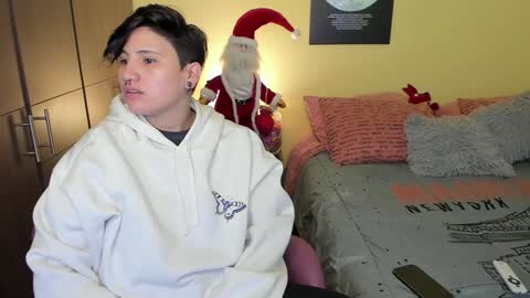 Snapshot of musicayluna chatting on 12.23.24 VALENTINA Luna online show from 12.23.24