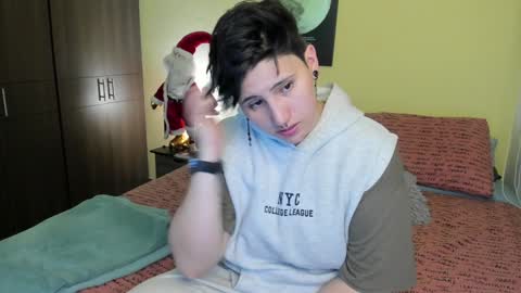 Snapshot of musicayluna chatting on 12.27.24 VALENTINA Luna online show from 12.27.24