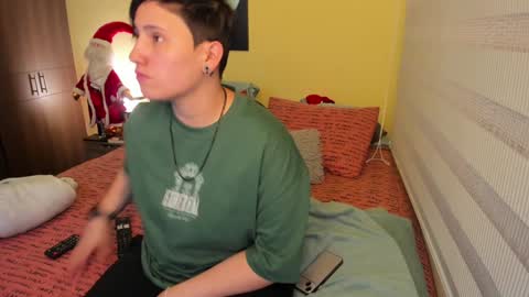 Snapshot of musicayluna chatting on 01.04.25 VALENTINA Luna online show from 01.04.25