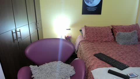 Snapshot of musicayluna chatting on 01.18.25 VALENTINA Luna online show from 01.18.25