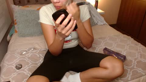 Snapshot of musicayluna chatting on 02.08.25 VALENTINA Luna online show from 02.08.25