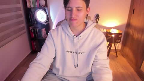 Snapshot of musicayluna chatting on 02.25.25 VALENTINA Luna online show from 02.25.25