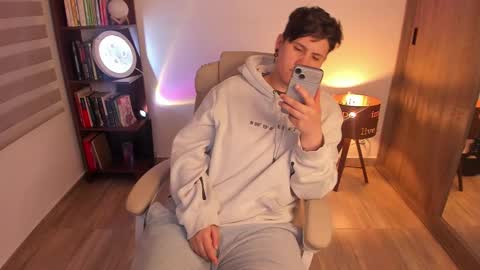 Snapshot of musicayluna chatting on 02.25.25 VALENTINA Luna online show from 02.25.25
