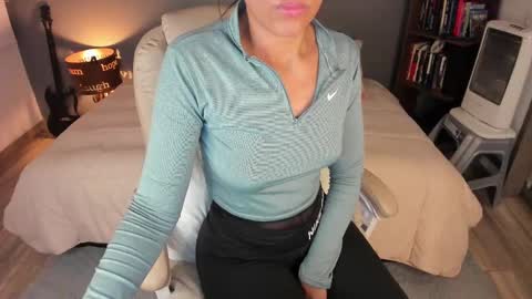 Snapshot of musicayluna chatting on 09.24.25 VALENTINA Luna online show from 09.24.25