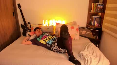Snapshot of musicayluna chatting on 10.12.25 VALENTINA Luna online show from 10.12.25