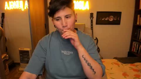 Snapshot of musicayluna chatting on 10.18.25 VALENTINA Luna online show from 10.18.25
