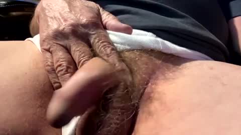 bighead mature oldcock love hairy pussy C2C married..hairy women more than welcome. Tips not required but appreciated online show from 12.11.24