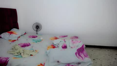 Snapshot of muyfer_latin_ts chatting on 05.20.26 mayfer online show from 05.20.26