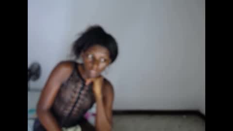 Snapshot of muyfer_latin_ts chatting on 05.22.26 mayfer online show from 05.22.26