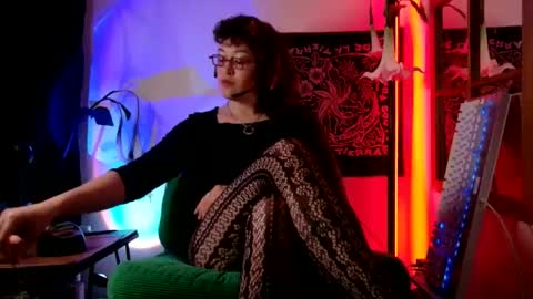 Snapshot of mx_anouk_divine chatting on 06.10.26 Mx. Anouk Divine online show from 06.10.26