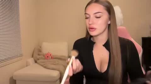 mxrissaof3 online show from 10.25.25