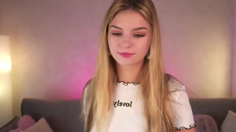 Polly online show from 11.04.25