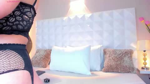 Snapshot of mya_evans chatting on 02.12.25 Mariana Evans online show from 02.12.25