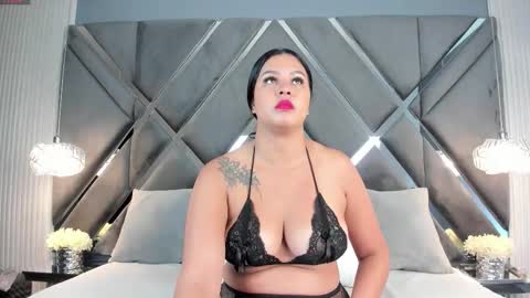 Snapshot of mya_evans chatting on 11.24.25 Mariana Evans online show from 11.24.25