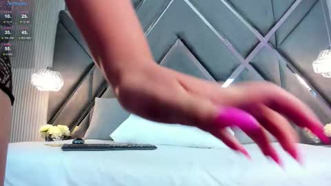 Snapshot of mya_evans chatting on 12.17.25 Mariana Evans online show from 12.17.25