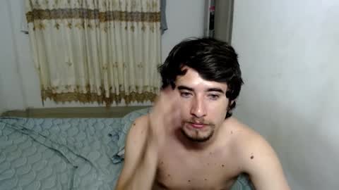 Snapshot of myke_xxx chatting on 10.08.25 mike online show from 10.08.25