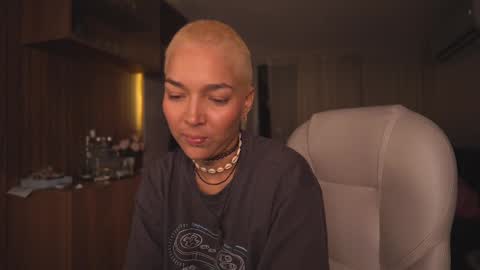 jacke BUNNY online show from 02.15.25