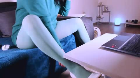 Snapshot of mylegsonheels chatting on 03.06.25 Anda online show from 03.06.25