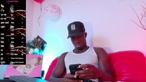 Mylo Wallace  online show from 03.06.25