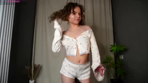 Snapshot of mymonique chatting on 03.21.26 Monique with Curls online show from 03.21.26