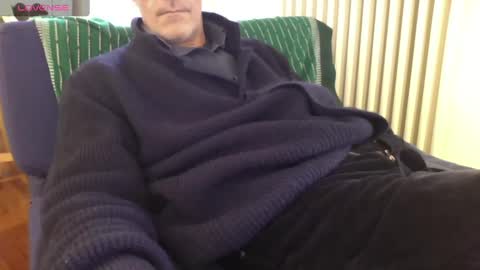 Bi sexy guy lovense hush is on private is open or password show tip if you like. online show from 03.07.25