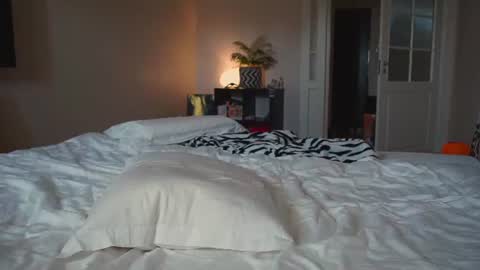 Snapshot of mynaughtynights chatting on 07.19.26 Sima online show from 07.19.26