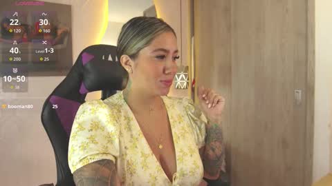 Snapshot of mysaris3 chatting on 11.26.25 S A R A online show from 11.26.25