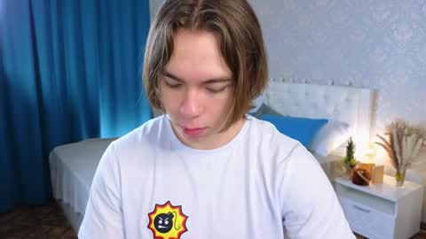 Snapshot of myshkek chatting on 01.22.25 Mickey online show from 01.22.25