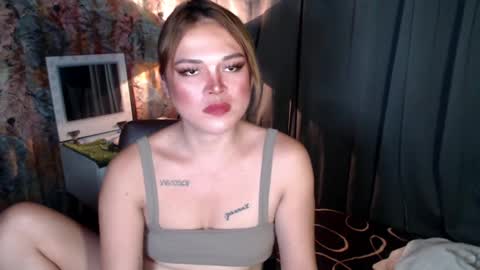 Snapshot of mysteryman_xxx chatting on 01.13.25 UR GIRL NEXTDOOR online show from 01.13.25