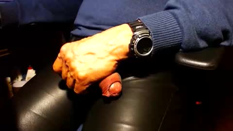 Snapshot of naaapa chatting on 12.18.25 naaapa online show from 12.18.25