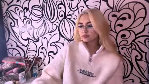 Snapshot of nadiaknake chatting on 02.08.26 Katrin online show from 02.08.26