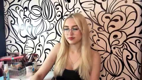 Snapshot of nadiaknake chatting on 02.24.26 Katrin online show from 02.24.26