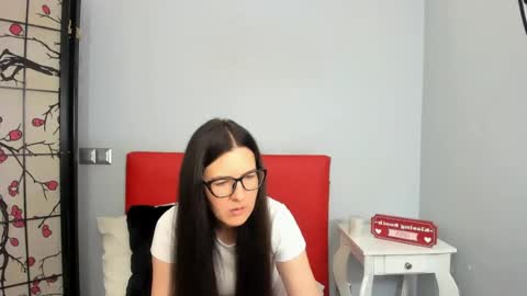 Snapshot of nadiatrue chatting on 06.18.26 nadiatrue online show from 06.18.26