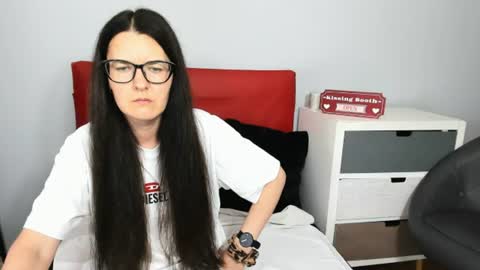 Snapshot of nadiatrue chatting on 06.19.26 nadiatrue online show from 06.19.26