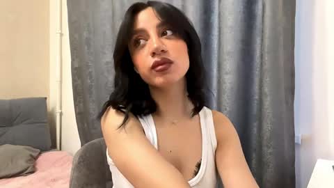 Snapshot of nadinevanni chatting on 05.01.26 Leya online show from 05.01.26