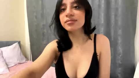 Snapshot of nadinevanni chatting on 05.10.26 Leya online show from 05.10.26