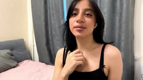 Snapshot of nadinevanni chatting on 05.23.26 Leya online show from 05.23.26