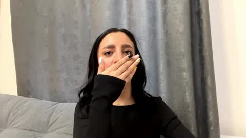 Snapshot of nadinevanni chatting on 05.31.26 Leya online show from 05.31.26