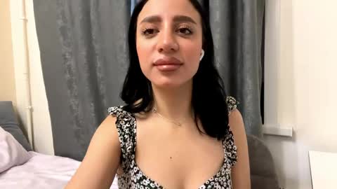 Snapshot of nadinevanni chatting on 06.04.26 Leya online show from 06.04.26