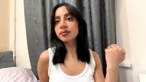 Snapshot of nadinevanni chatting on 06.08.26 Leya online show from 06.08.26