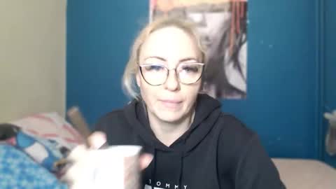 nadinnnea online show from 11.17.25