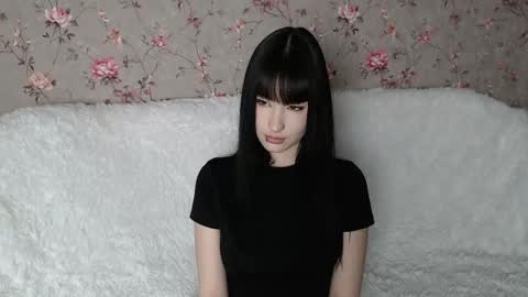 Naemi online show from 04.17.26